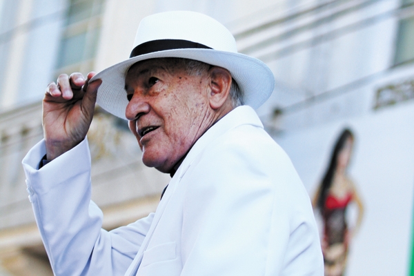Luiz Cruz eterniza a memória de Franca 
